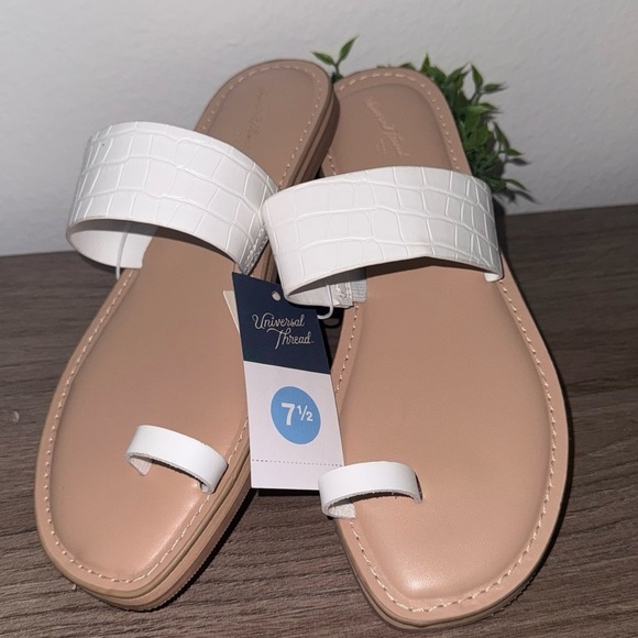 Universal Thread Shoes - Women's Juno Toe Ring Flat Sandals - Universal Thread™